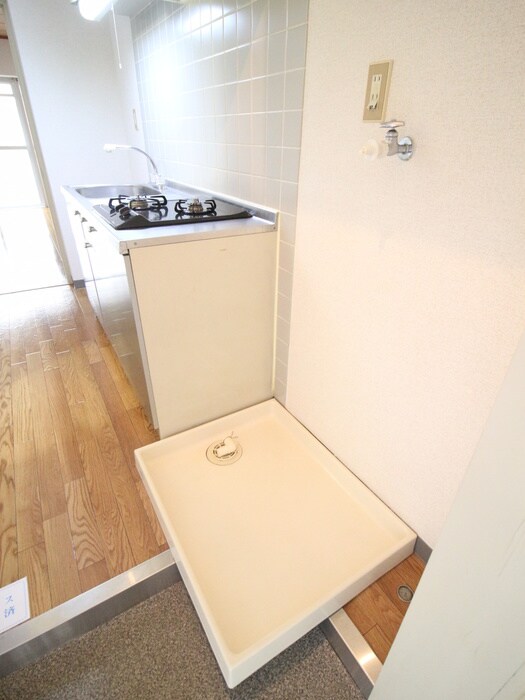 物件内観写真13　(洗濯機置場)