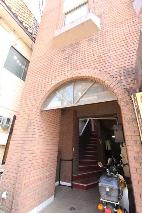 物件外観写真5　(エントランス部分)