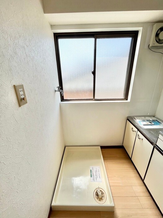 物件内観写真13　(洗濯機置場)