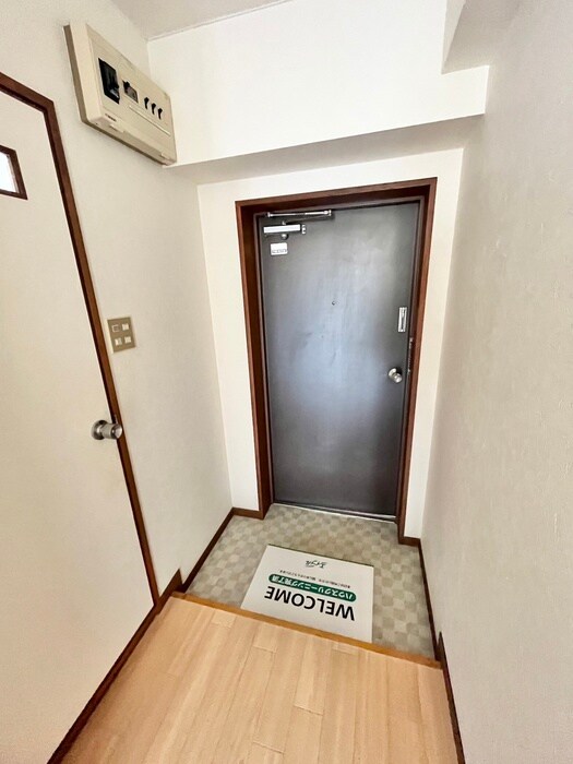 物件内観写真14　(玄関)
