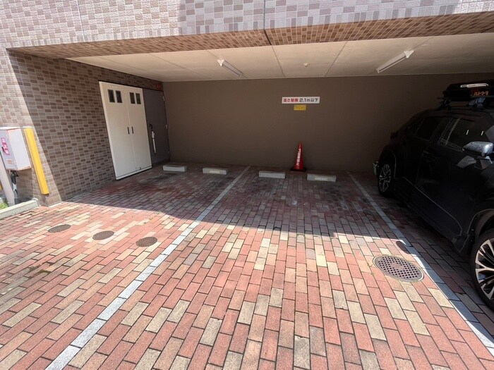 物件外観写真4　(駐車場)