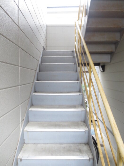 物件外観写真4　(エントランス部分)