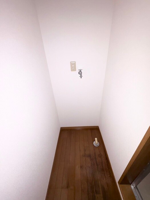 物件内観写真14　(洗濯機置場)