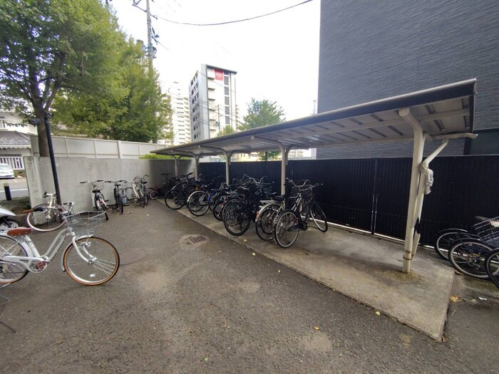物件外観写真4　(駐輪場)