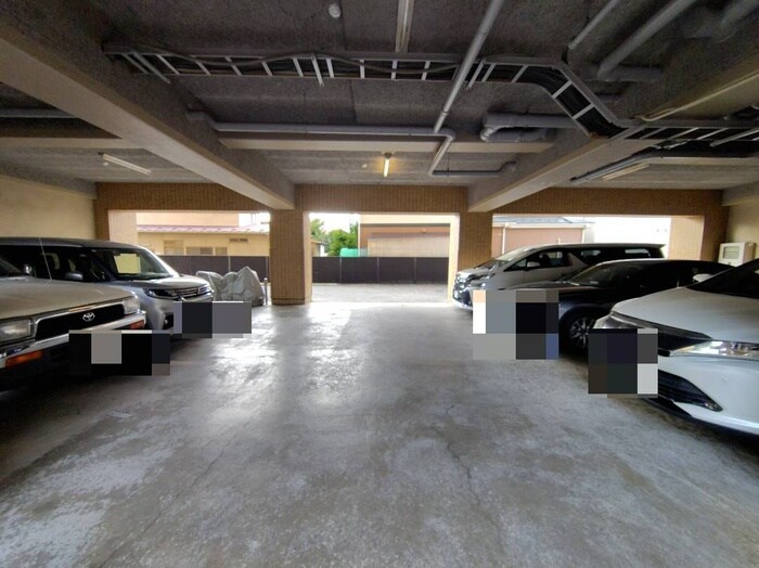 物件外観写真5　(駐車場)