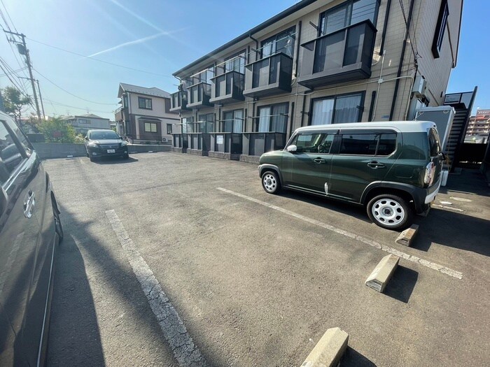 物件外観写真2　(駐車場)