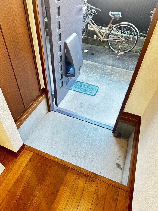 物件内観写真18　(玄関)