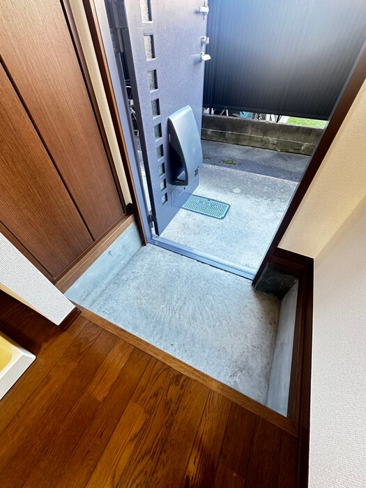 物件内観写真18　(玄関)