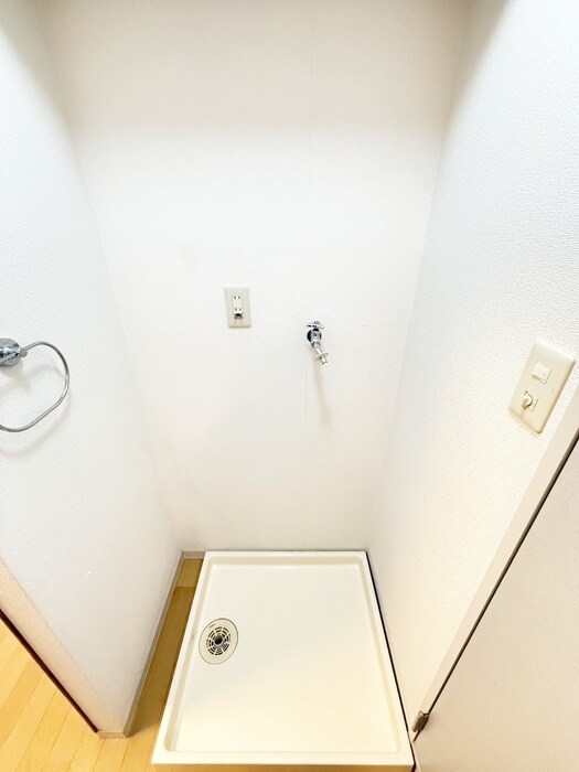 物件内観写真11　(洗濯機置場)