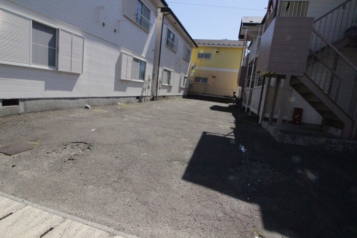 物件外観写真4　(駐車場)