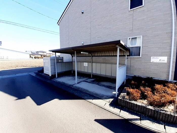 物件外観写真2　(駐輪場)