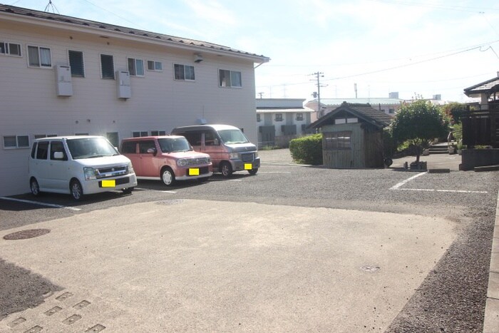 物件外観写真2　(駐車場)