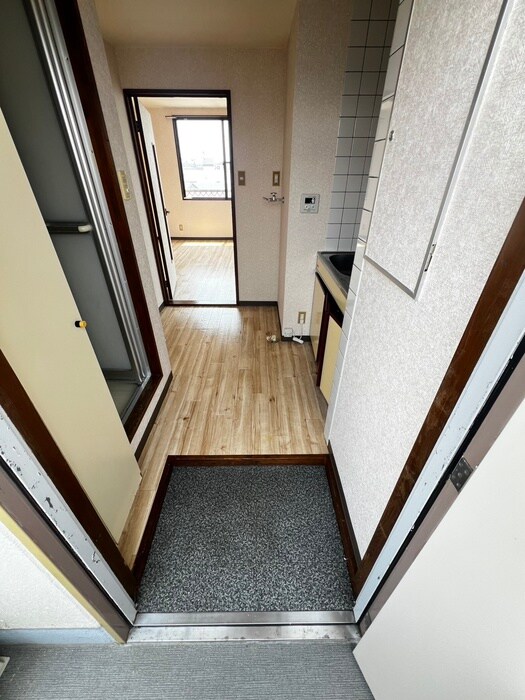 物件内観写真10　(玄関)