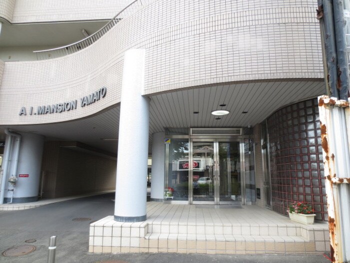 物件外観写真4　(エントランス部分)