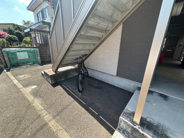 物件外観写真4　(駐輪場)