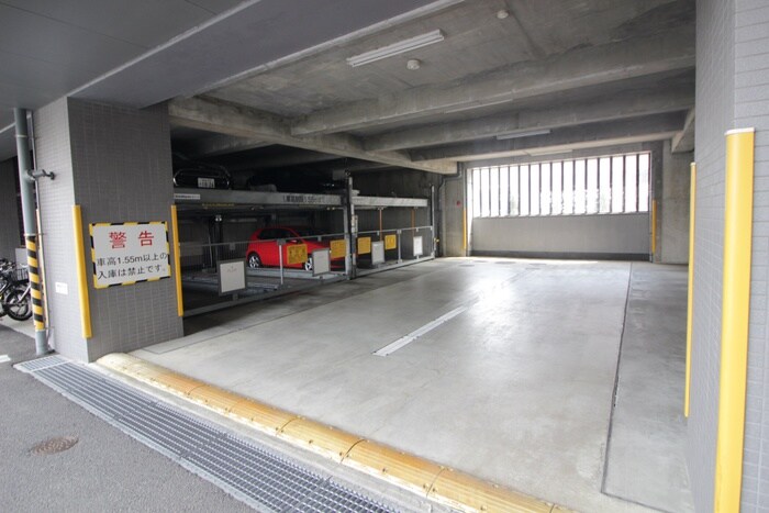 物件外観写真2　(駐車場)