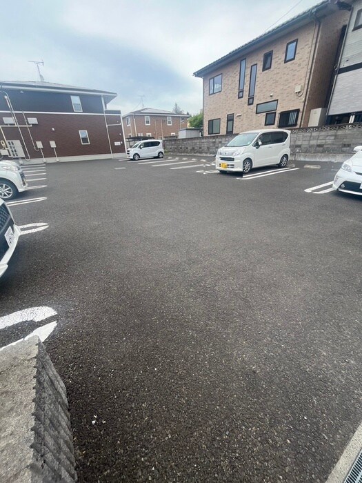 物件外観写真2　(駐車場)