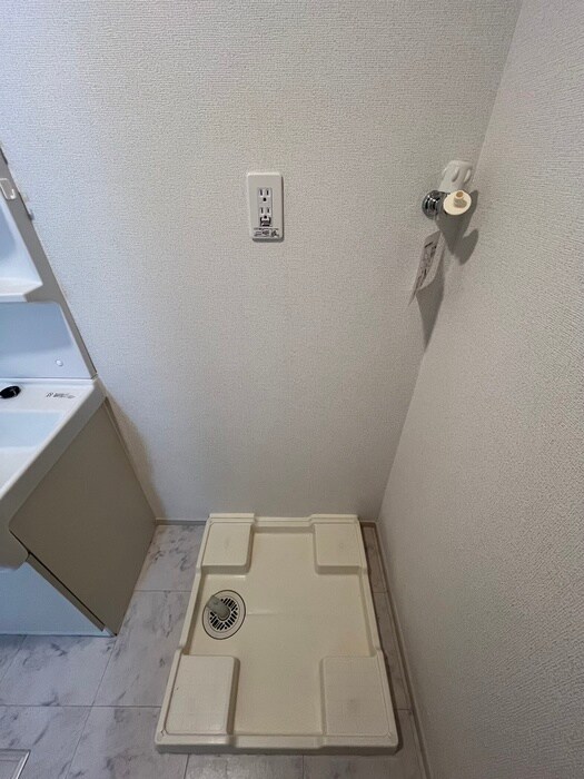 物件内観写真12　(洗濯機置場)