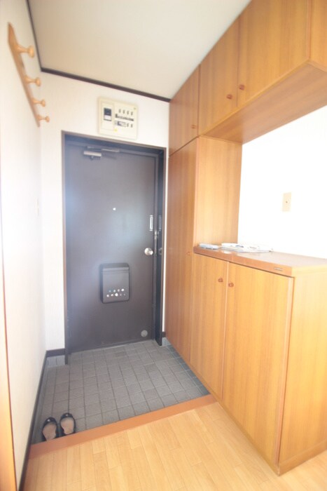 物件内観写真7　(玄関)