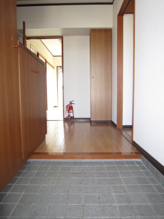 物件内観写真16　(玄関)