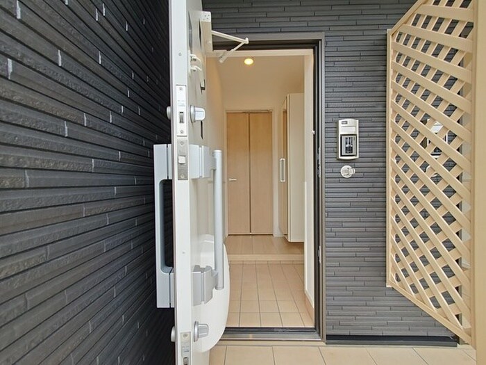 物件内観写真14　(玄関)