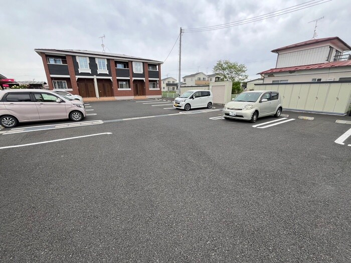 物件外観写真2　(駐車場)