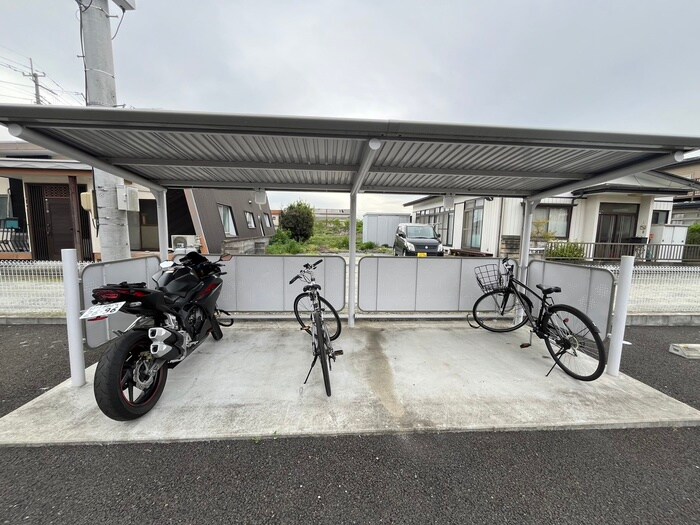 物件外観写真4　(駐輪場)