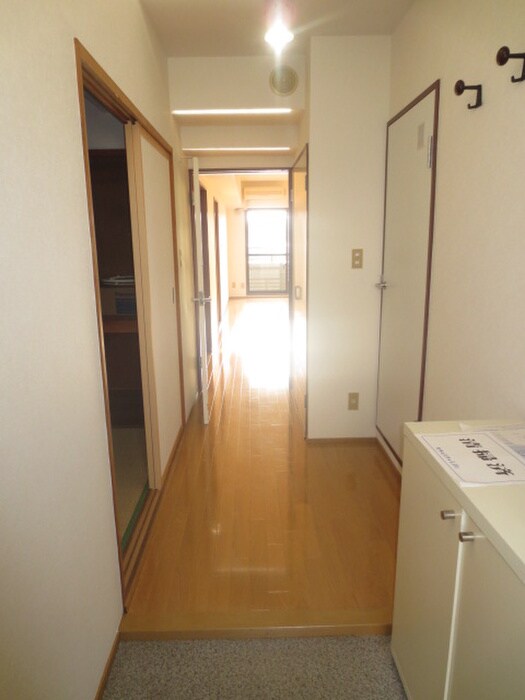 物件内観写真7　(玄関)
