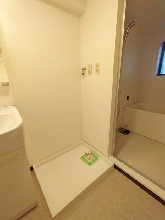 物件内観写真12　(洗濯機置場)