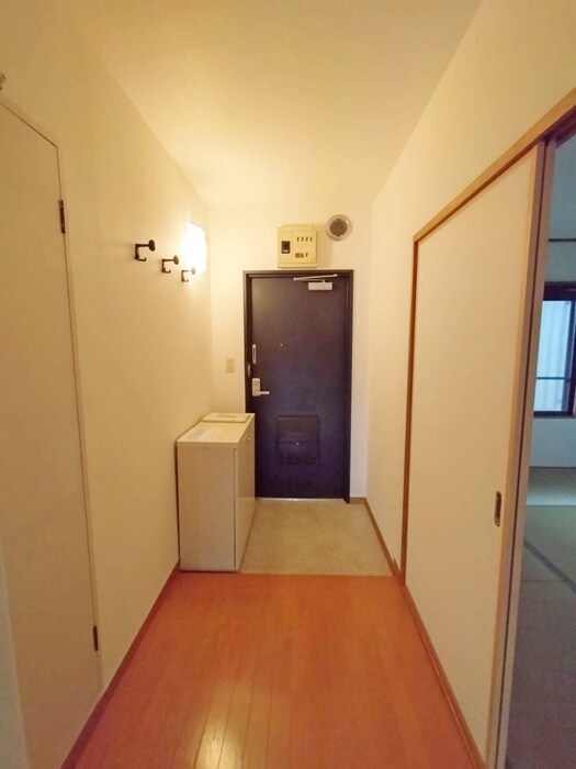 物件内観写真13　(玄関)