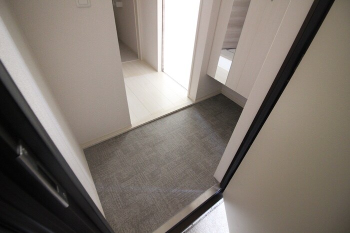 物件内観写真16　(玄関)