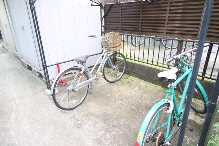 物件外観写真5　(駐輪場)