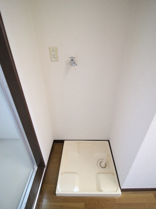 物件内観写真12　(洗濯機置場)