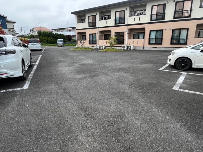 中田ガ－デンハイツの駐車場