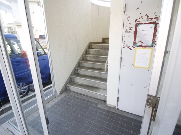 物件外観写真3　(エントランス部分)