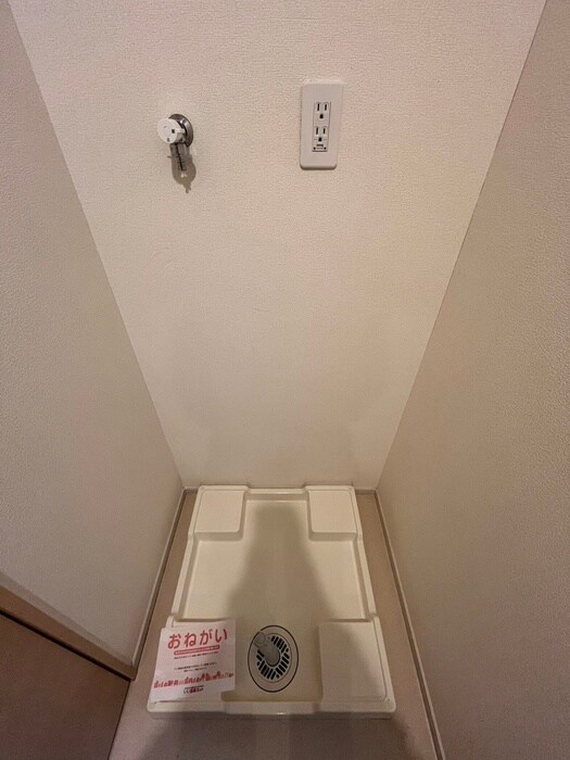 物件内観写真12　(洗濯機置場)