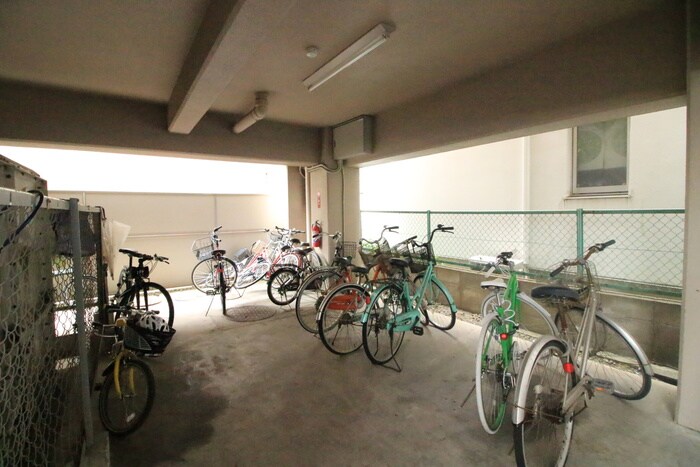 物件外観写真3　(駐輪場)