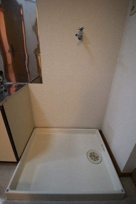 物件内観写真18　(洗濯機置場)