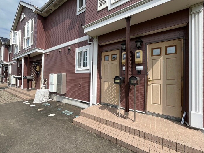 物件外観写真2　(エントランス部分)