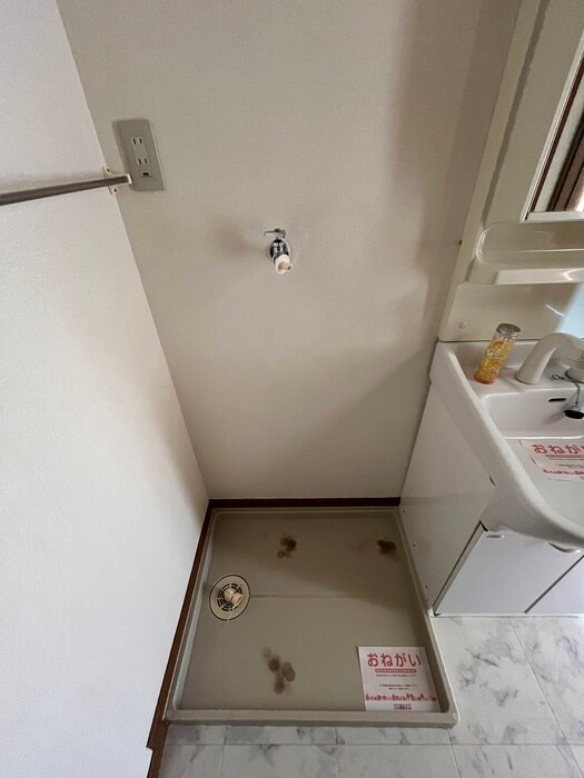 物件内観写真15　(洗濯機置場)