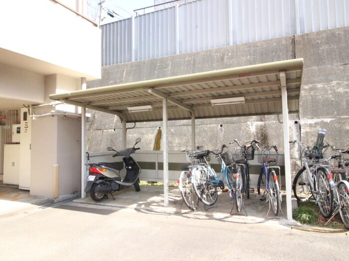 物件外観写真6　(駐輪場)