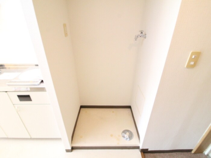 物件内観写真12　(洗濯機置場)