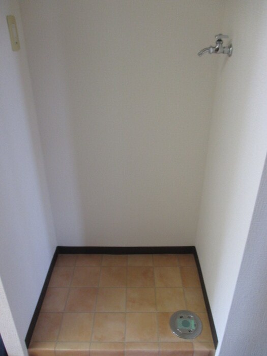 物件内観写真13　(洗濯機置場)