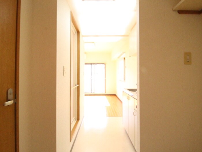 物件内観写真16　(廊下)