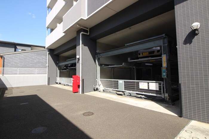 物件外観写真3　(駐車場)