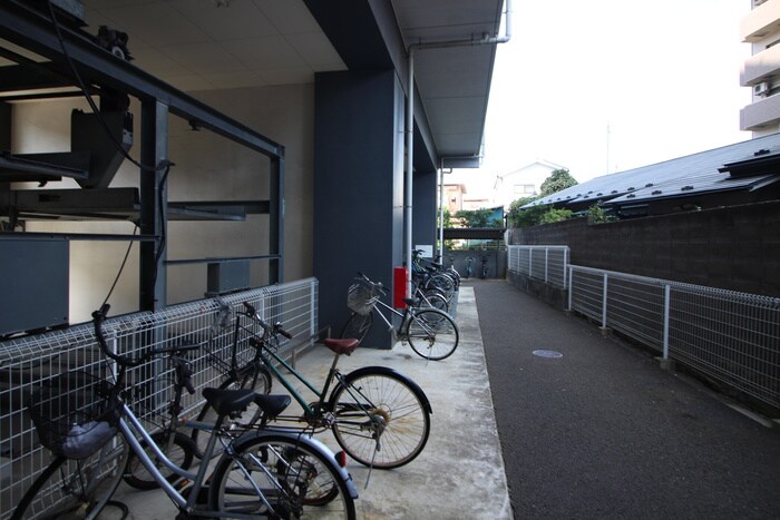 物件外観写真4　(駐輪場)