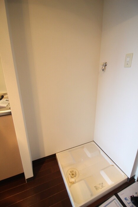 物件内観写真14　(洗濯機置場)