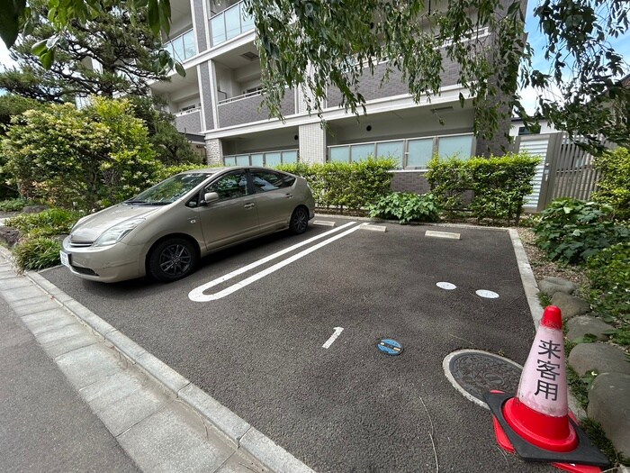 物件外観写真6　(駐車場)