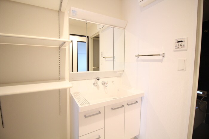 物件内観写真11　(洗面)