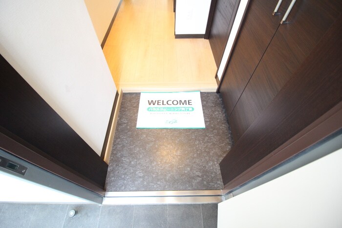 物件内観写真15　(玄関)